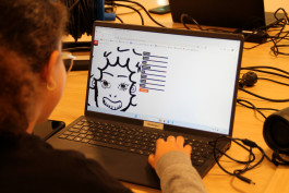 Design graphique, code créatif, p5js, photographie d'un atelier de manipulation numérique avec la maison des squares au blosne à rennes