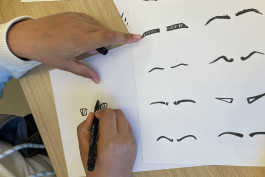 Design graphique, dessin sur feuille, photographie d'un atelier dessin de portrait
